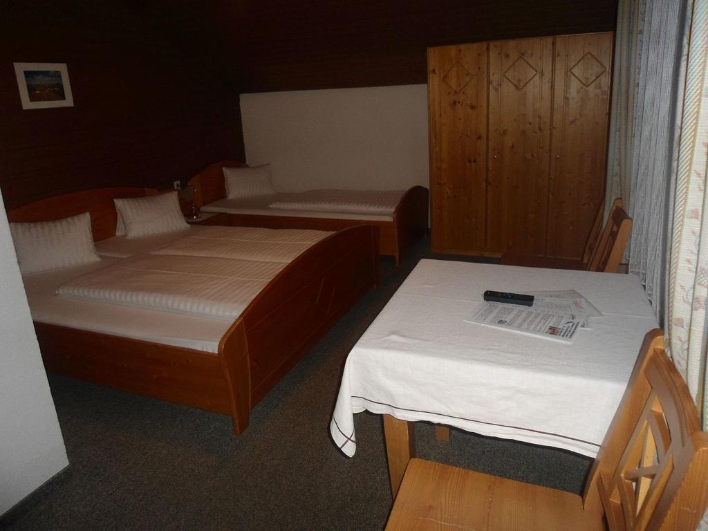 Gasthof Jagawirt - Gastehaus Alpina Hotel Sankt Jakob in Defereggen Room photo